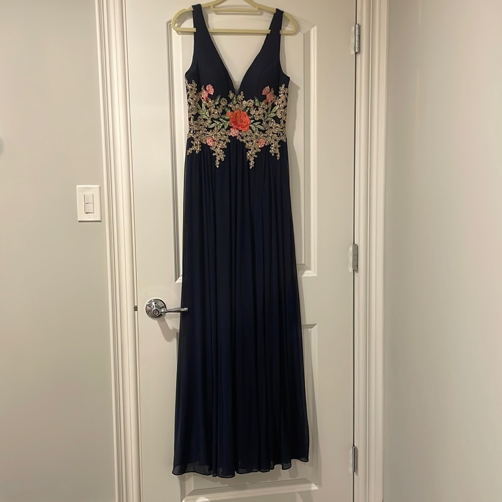 Betsy & Adam Size 4 Navy Chiffon Maxi Dress